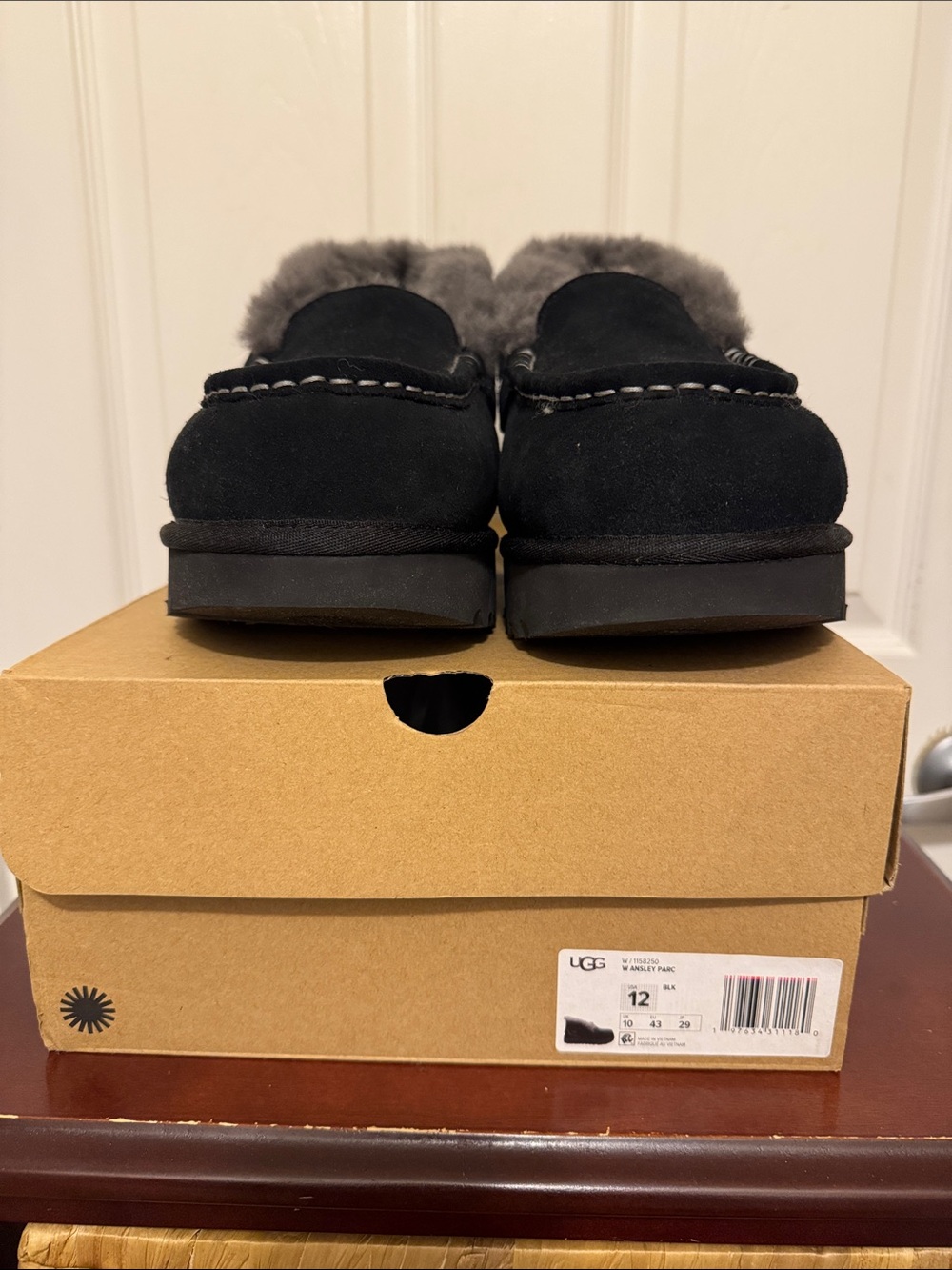 UGG ANSLEY PARC Never Worn Women’s Black Suede Shearling Cuff Moccasin Boots - Picture 3 of 5